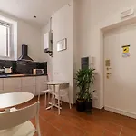 Via Genova * רומא